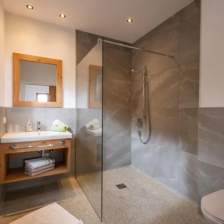 Zur Schoensten Aussicht Zellberg